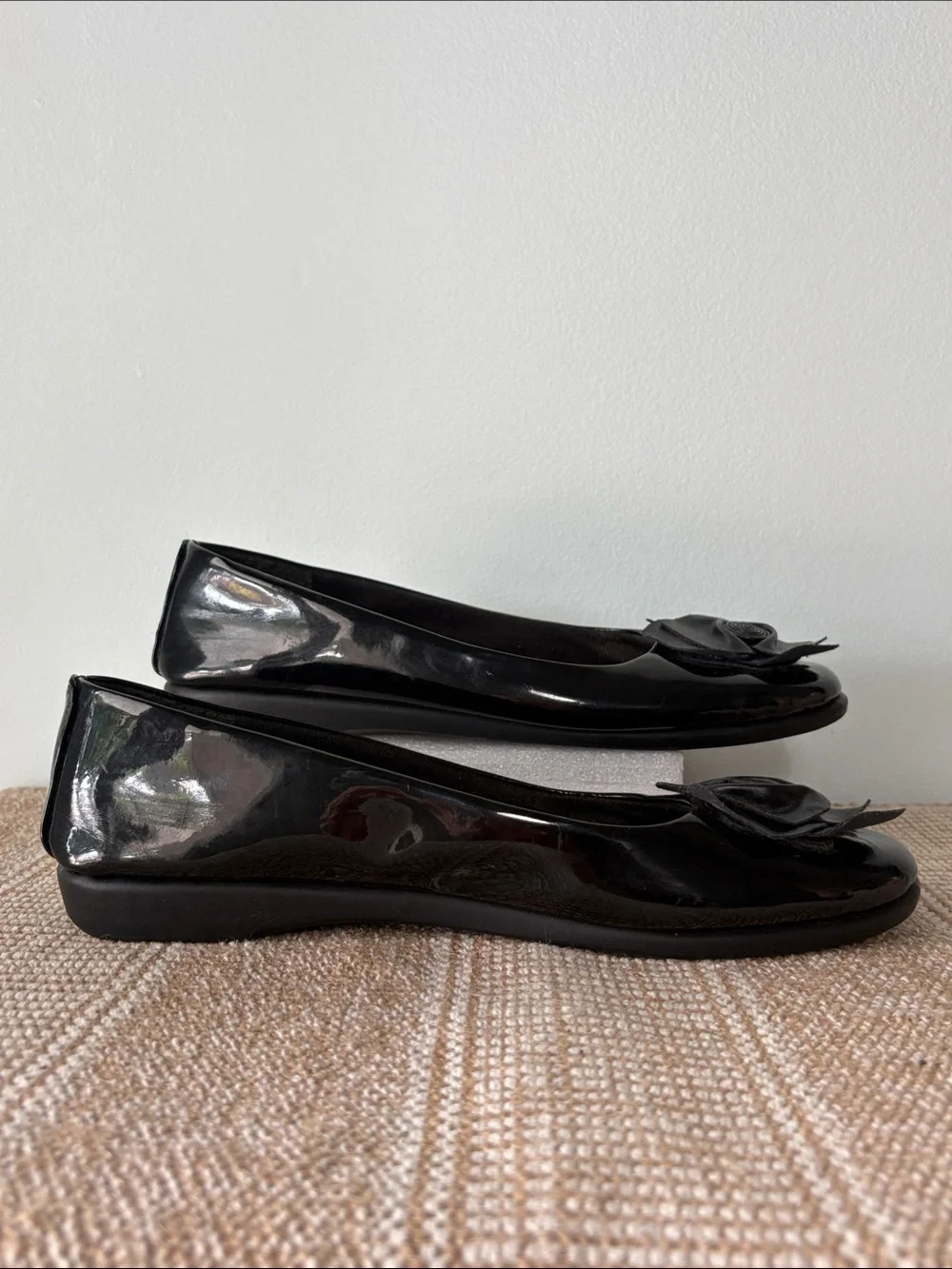 Angel Steps Black Patent Ballet Flats, Dimensional Rose Accents. Size—8.5